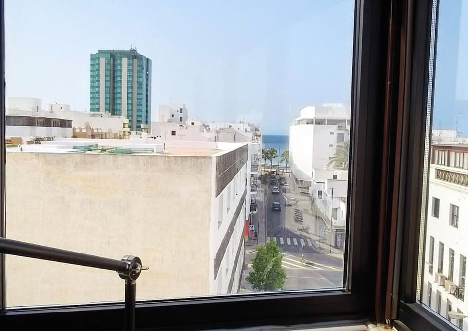 ÁTICO CON TERRAZA Y VISTAS AL MAR, JUNTO A PLAYA EL REDUCTO · ARRECIFE — imagen 29