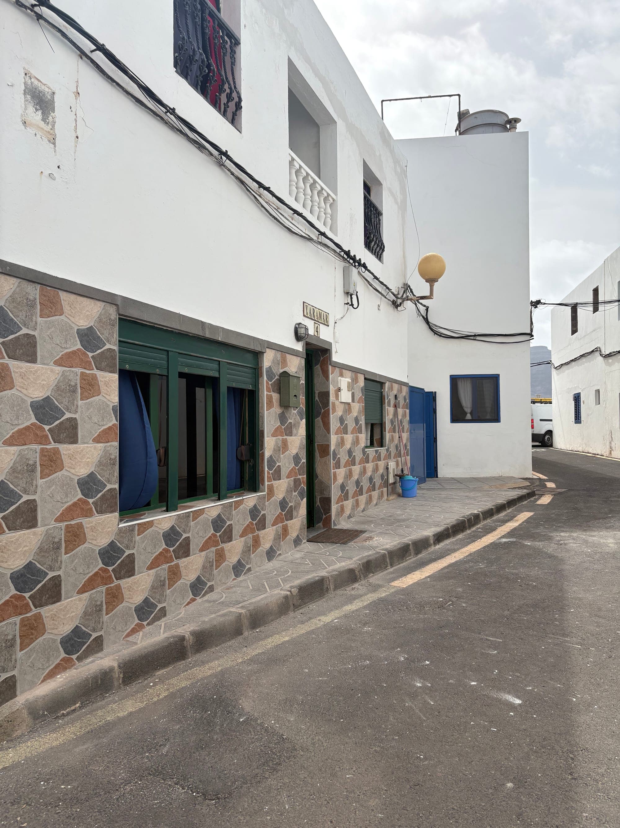 VIVIENDA EN ÓRZOLA A 50 METROS DEL MAR · DOS VIVIENDAS EN UNA — imagen 1