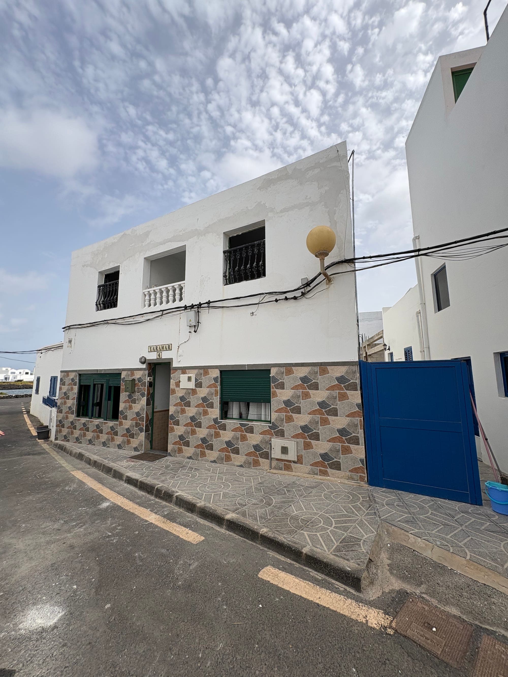 VIVIENDA EN ÓRZOLA A 50 METROS DEL MAR · DOS VIVIENDAS EN UNA — imagen 2