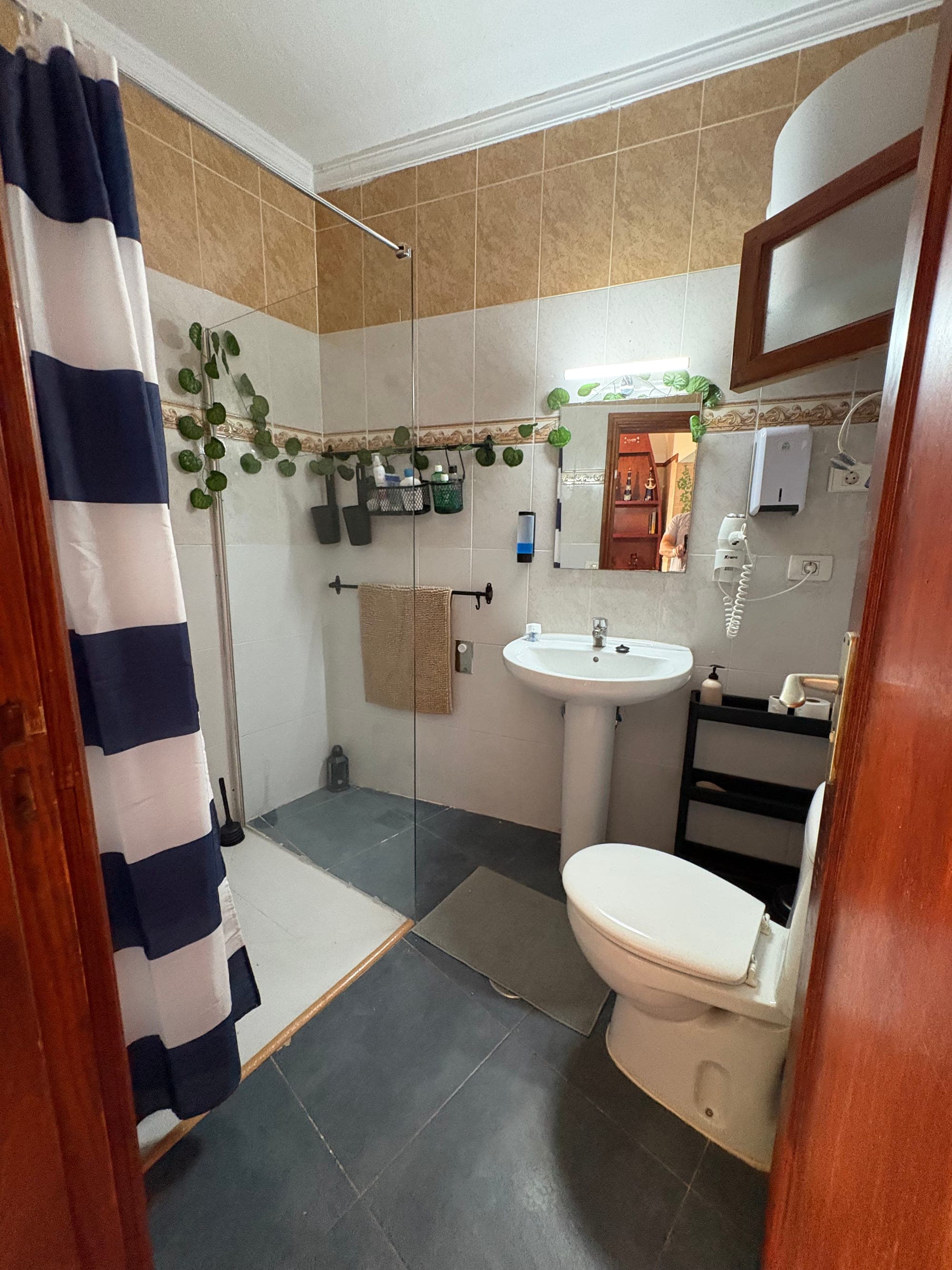 VIVIENDA EN ÓRZOLA A 50 METROS DEL MAR · DOS VIVIENDAS EN UNA — imagen 13