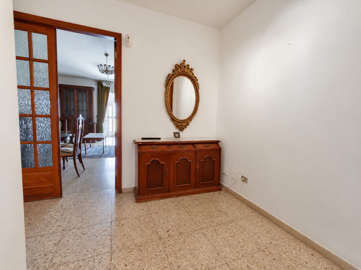 AMPLIA VIVIENDA DE 4 HABITACIONES EN EL CENTRO DE ARRECIFE — imagen 2