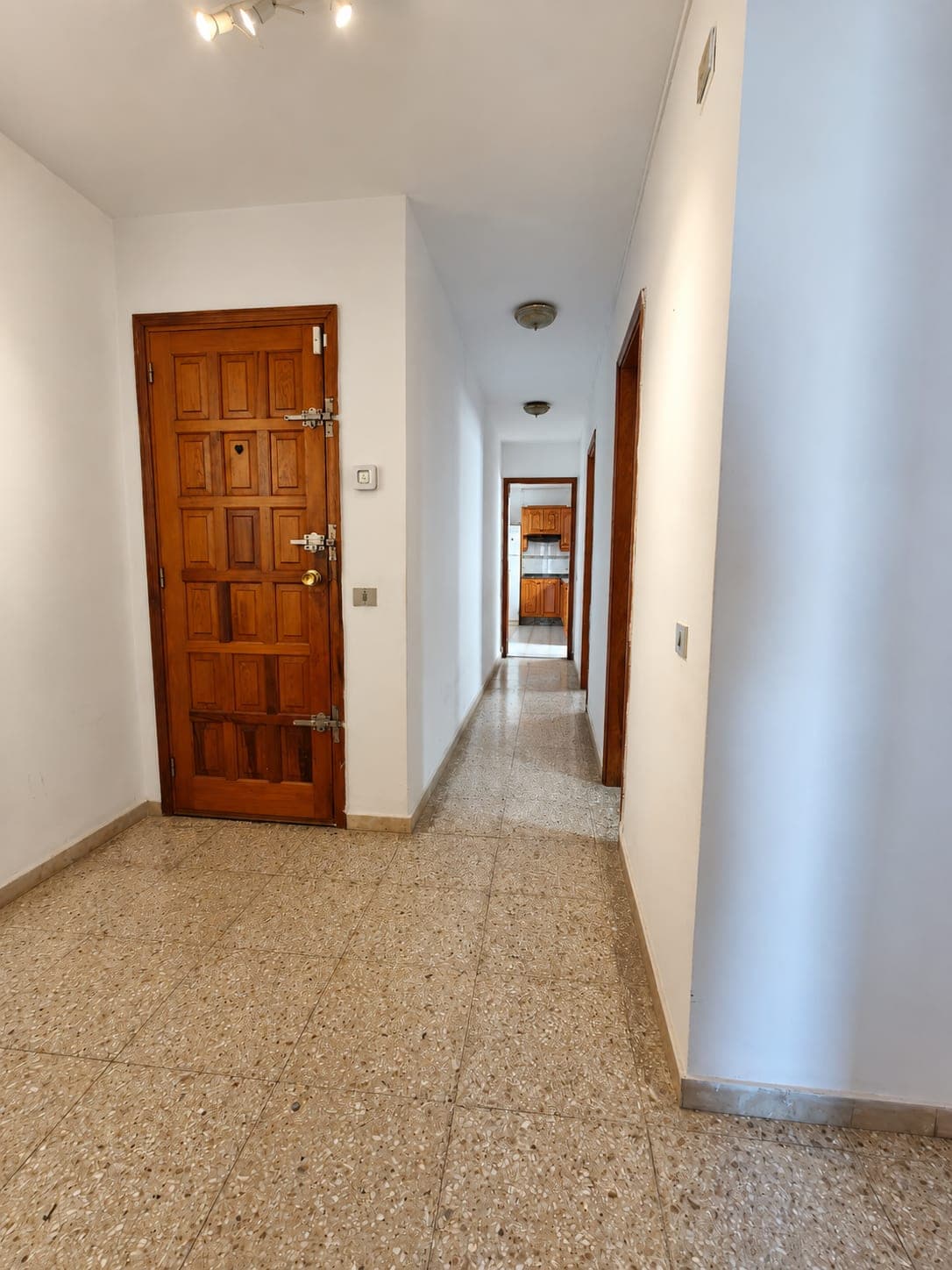 AMPLIA VIVIENDA DE 4 HABITACIONES EN EL CENTRO DE ARRECIFE — imagen 3