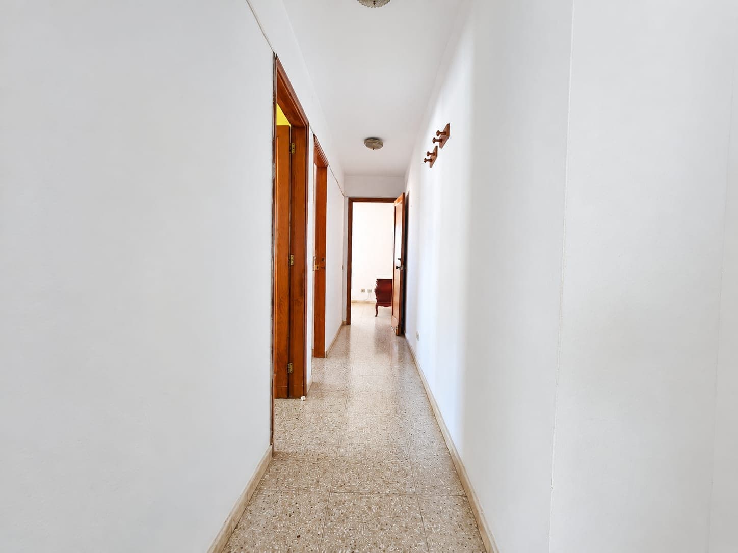 AMPLIA VIVIENDA DE 4 HABITACIONES EN EL CENTRO DE ARRECIFE — imagen 4
