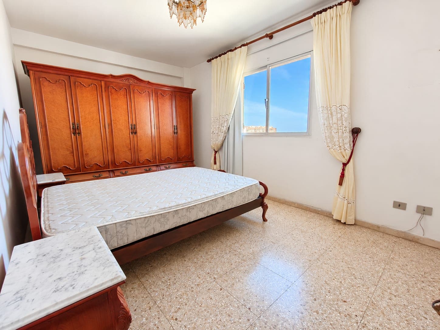 AMPLIA VIVIENDA DE 4 HABITACIONES EN EL CENTRO DE ARRECIFE — imagen 7