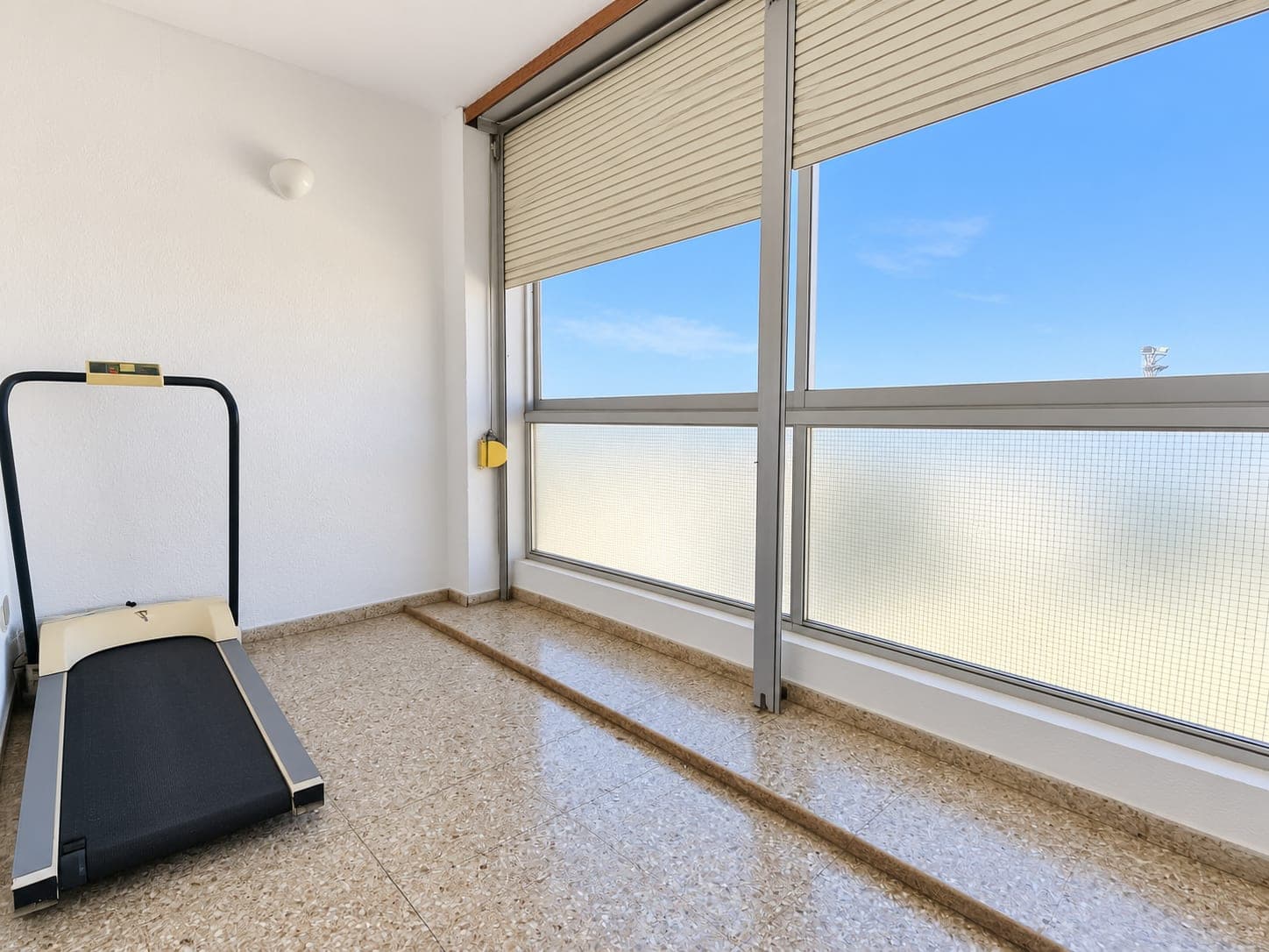 AMPLIA VIVIENDA DE 4 HABITACIONES EN EL CENTRO DE ARRECIFE — imagen 11