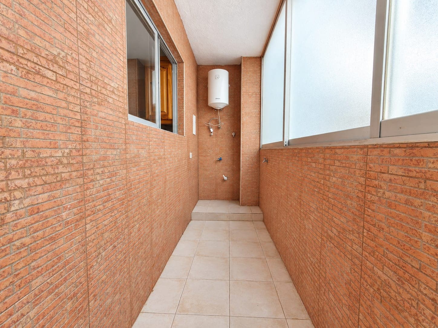 AMPLIA VIVIENDA DE 4 HABITACIONES EN EL CENTRO DE ARRECIFE — imagen 17