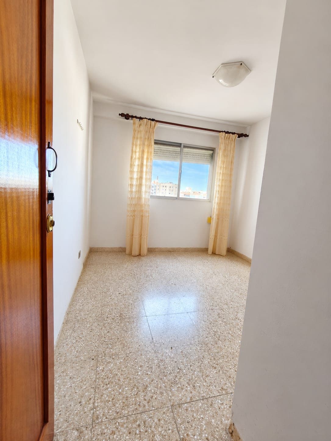 AMPLIA VIVIENDA DE 4 HABITACIONES EN EL CENTRO DE ARRECIFE — imagen 22