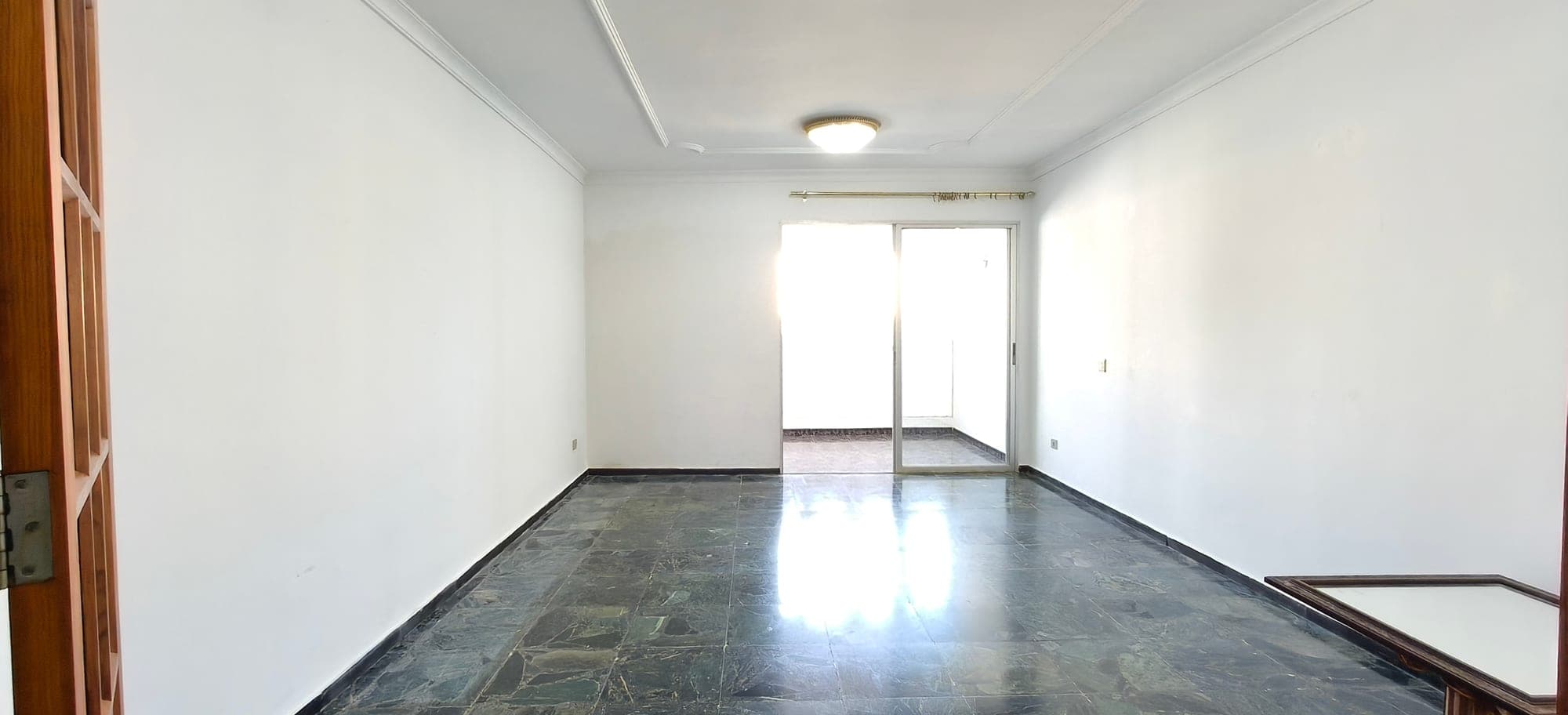 AMPLIA VIVIENDA DE CUATRO HABITACIONES CON GARAJE EN EL CENTRO DE ARRECIFE — imagen 2