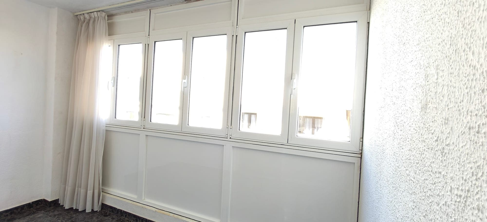 AMPLIA VIVIENDA DE CUATRO HABITACIONES CON GARAJE EN EL CENTRO DE ARRECIFE — imagen 4