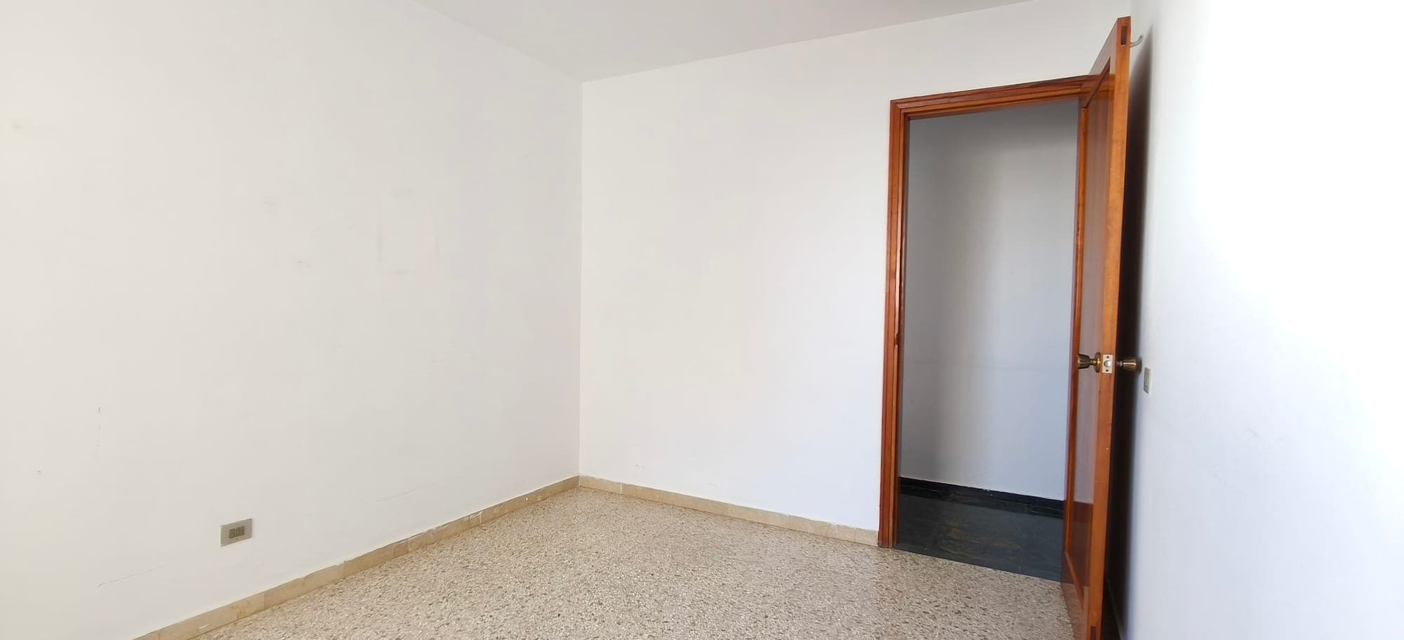 AMPLIA VIVIENDA DE CUATRO HABITACIONES CON GARAJE EN EL CENTRO DE ARRECIFE — imagen 9