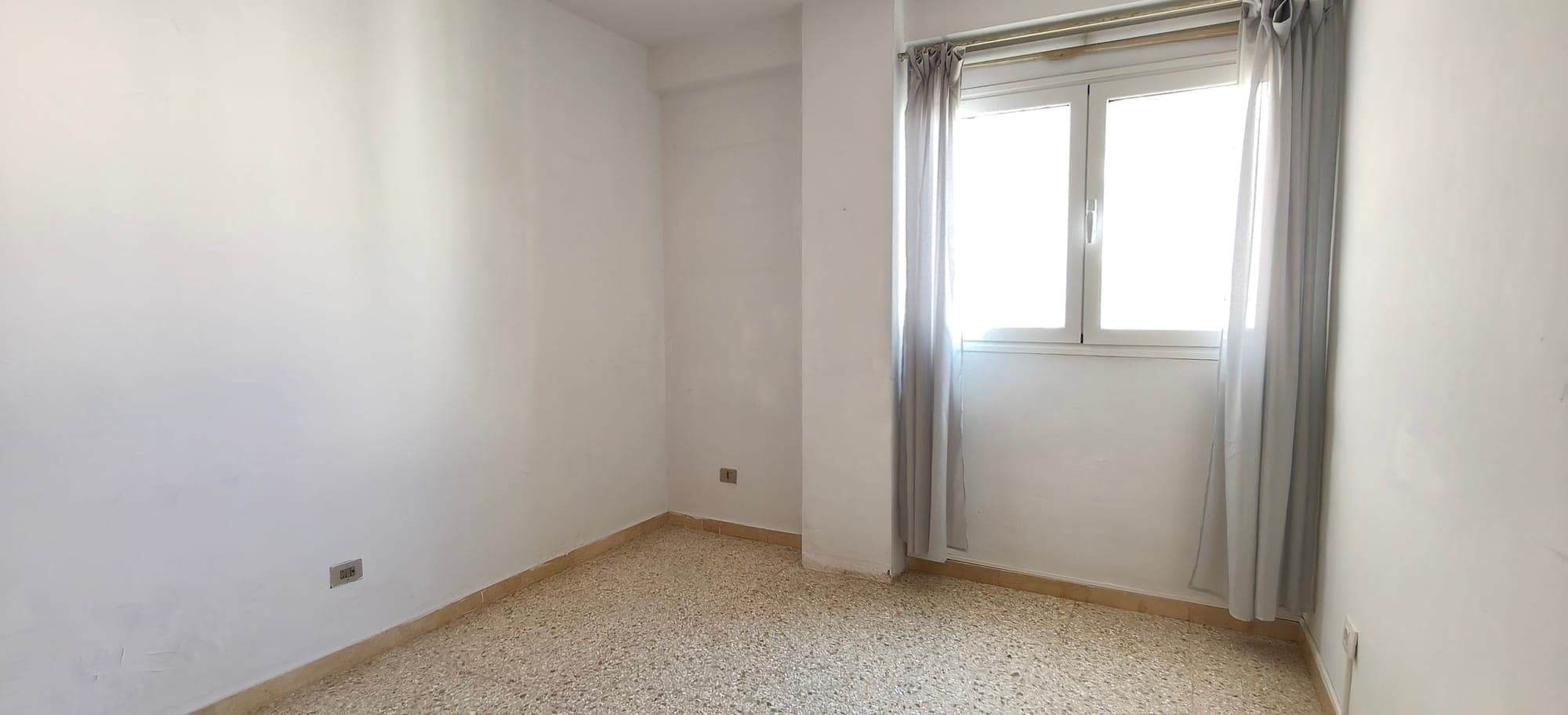 AMPLIA VIVIENDA DE CUATRO HABITACIONES CON GARAJE EN EL CENTRO DE ARRECIFE — imagen 11