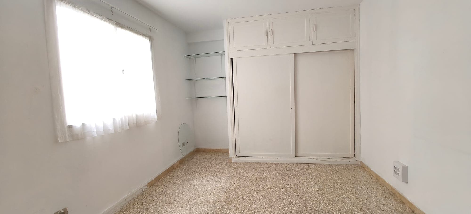 AMPLIA VIVIENDA DE CUATRO HABITACIONES CON GARAJE EN EL CENTRO DE ARRECIFE — imagen 14