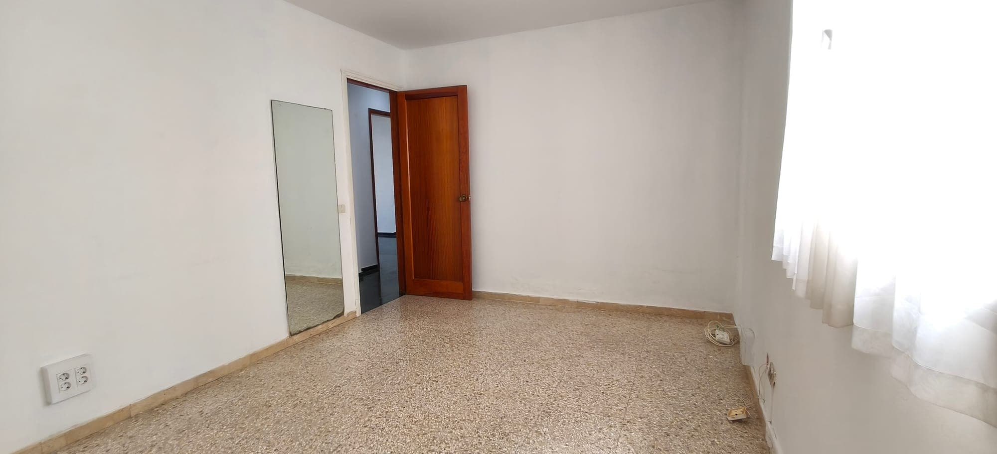 AMPLIA VIVIENDA DE CUATRO HABITACIONES CON GARAJE EN EL CENTRO DE ARRECIFE — imagen 15