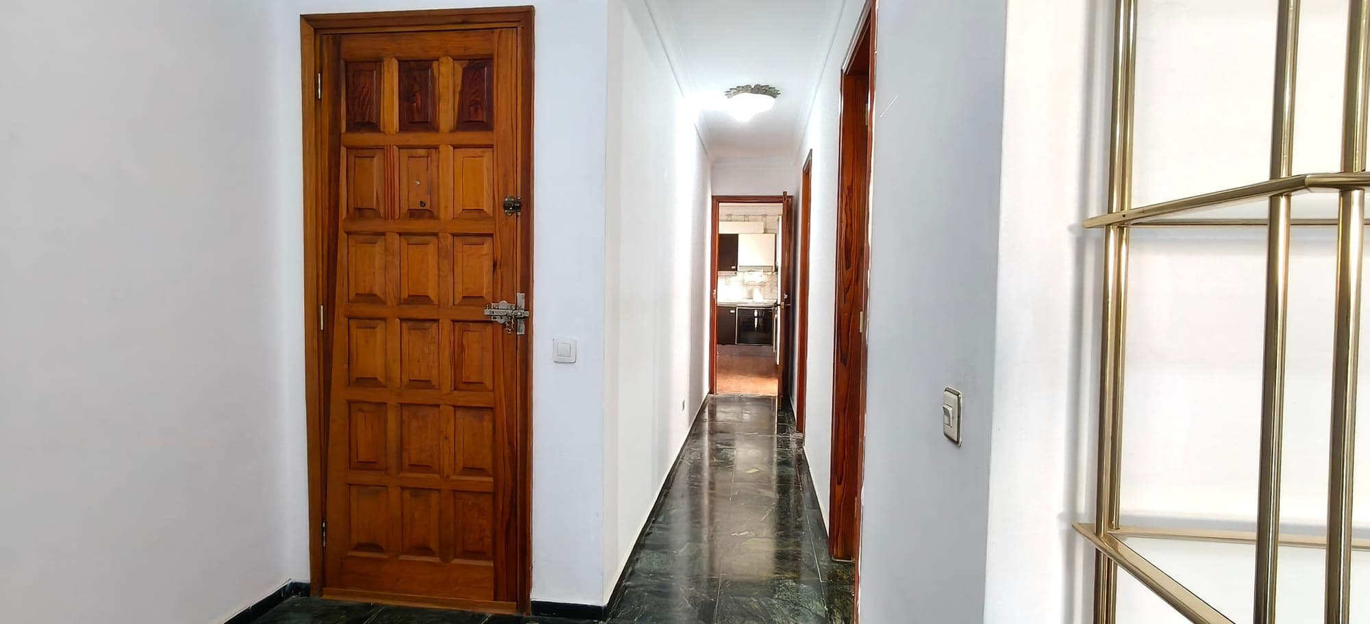 AMPLIA VIVIENDA DE CUATRO HABITACIONES CON GARAJE EN EL CENTRO DE ARRECIFE — imagen 17