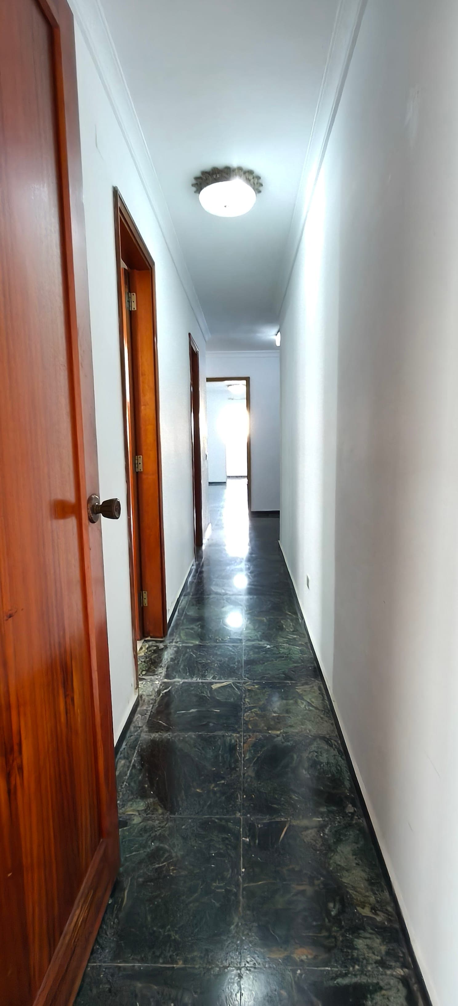 AMPLIA VIVIENDA DE CUATRO HABITACIONES CON GARAJE EN EL CENTRO DE ARRECIFE — imagen 22
