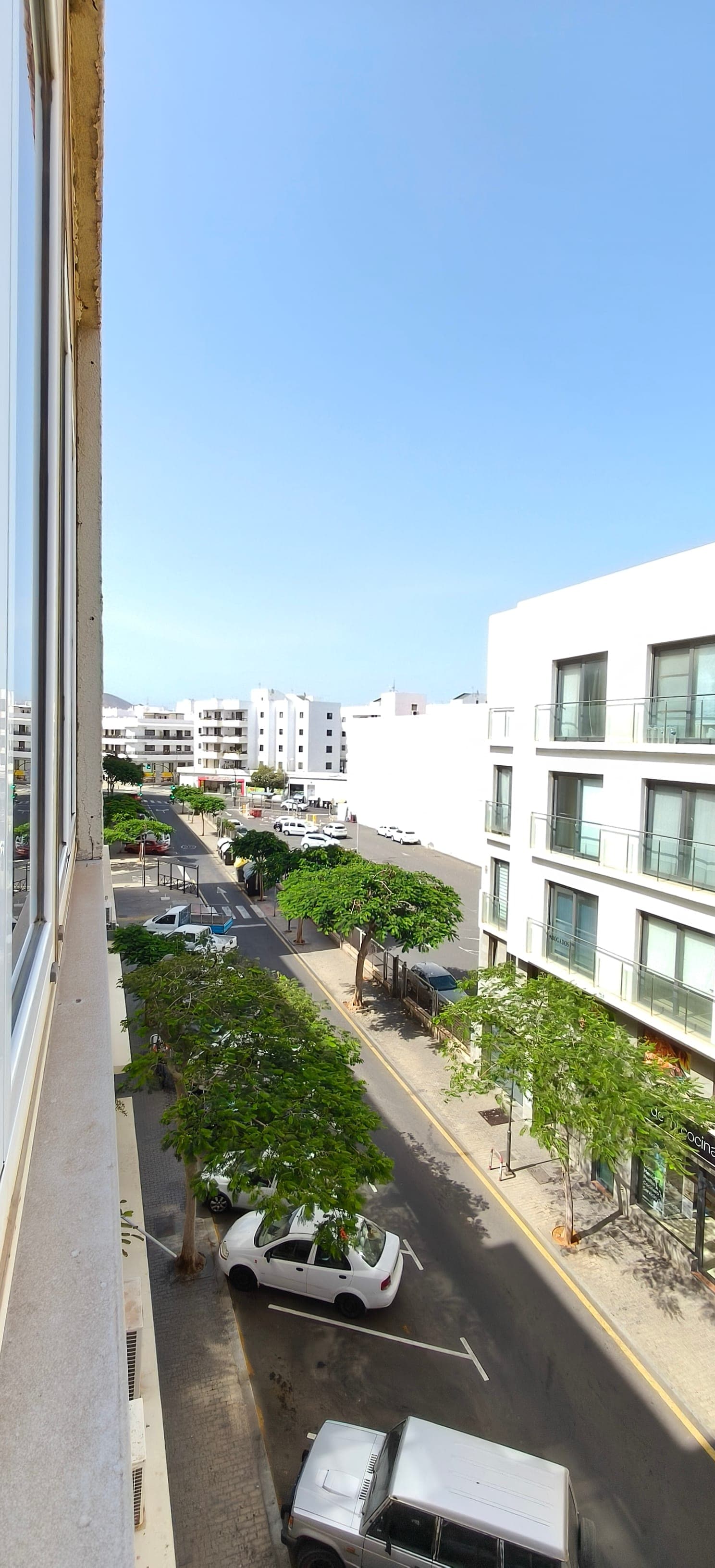 AMPLIA VIVIENDA DE CUATRO HABITACIONES CON GARAJE EN EL CENTRO DE ARRECIFE — imagen 28