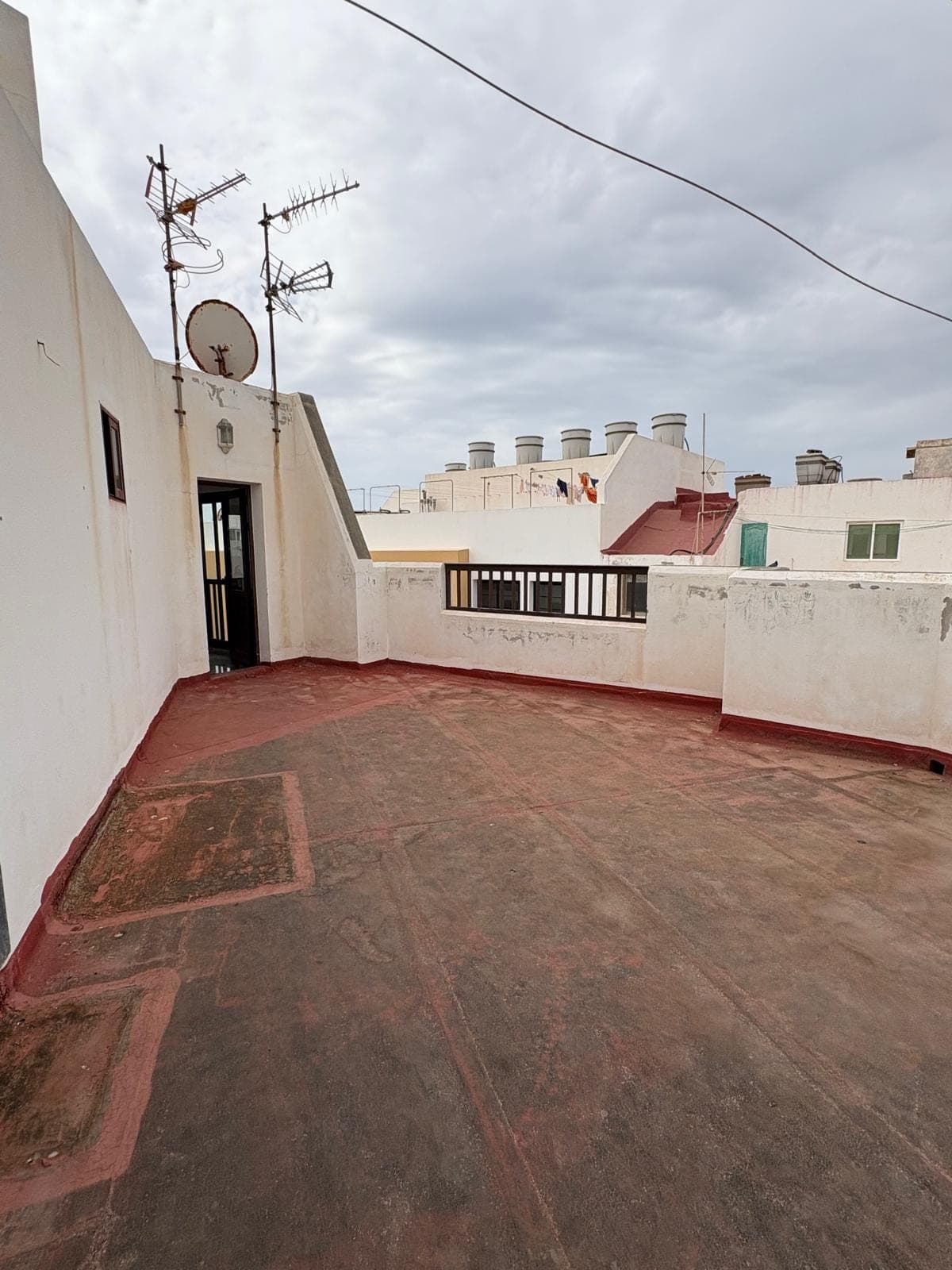 AMPLIO PISO DE 3 HABITACIONES EN PRIMERA PLANTA CON ASCENSOR, ZONA JUZGADOS ARRECIFE — imagen 24