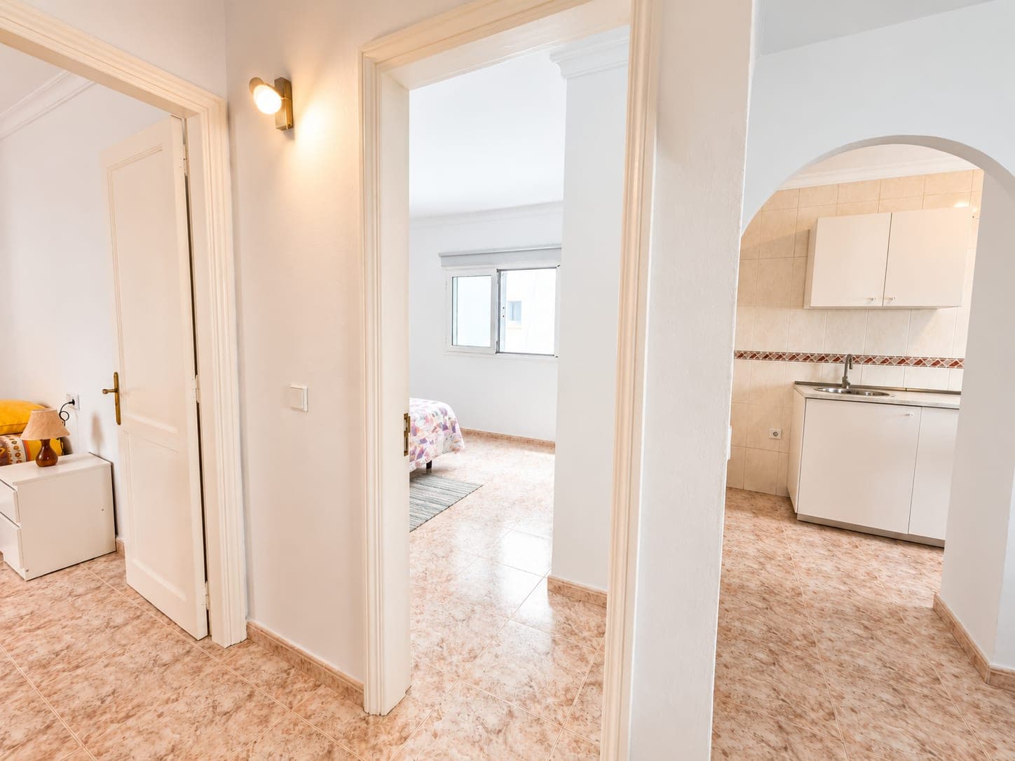 APARTAMENTO CON AZOTEA PRIVADA JUNTO AL VARADERO PUERTO DEL CARMEN, LANZAROTE — imagen 4