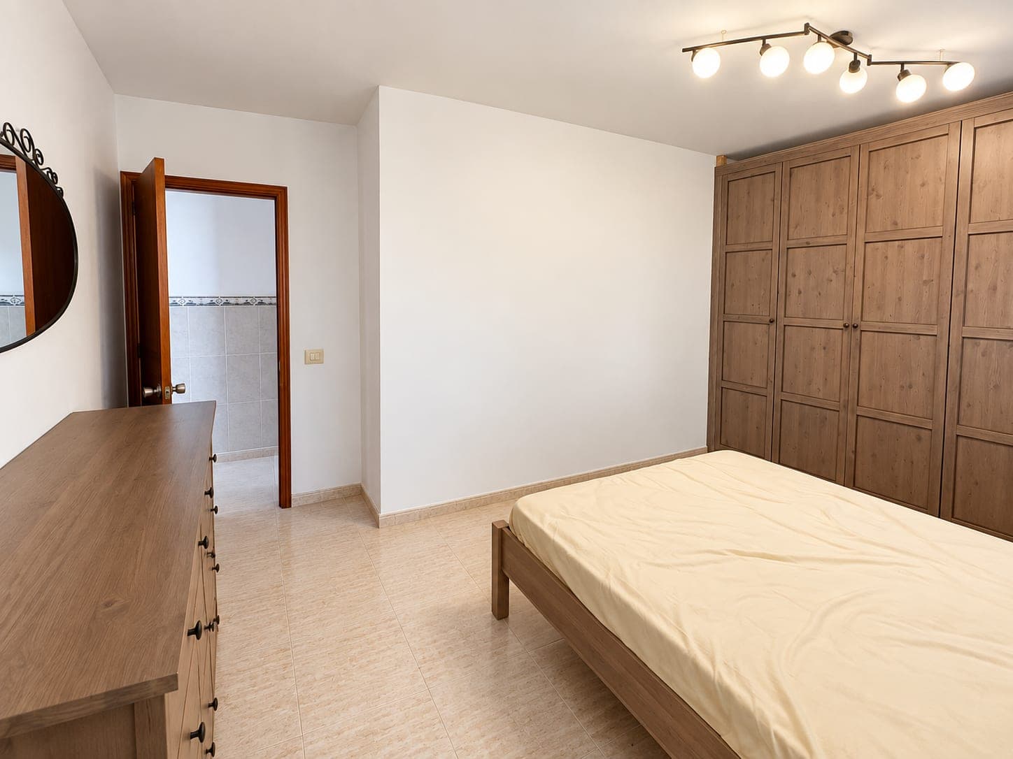 BONITO PISO DE 2 HABITACIONES EN ARGANA ALTA – ARRECIFE — imagen 11