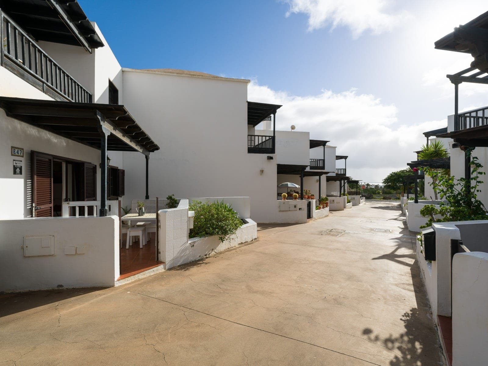 CASA ADOSADA, 3 HABITACIONES, 2 BAÑOS, TERRAZA, PATIO Y BALCON, GARAJE PRIVADO — imagen 2