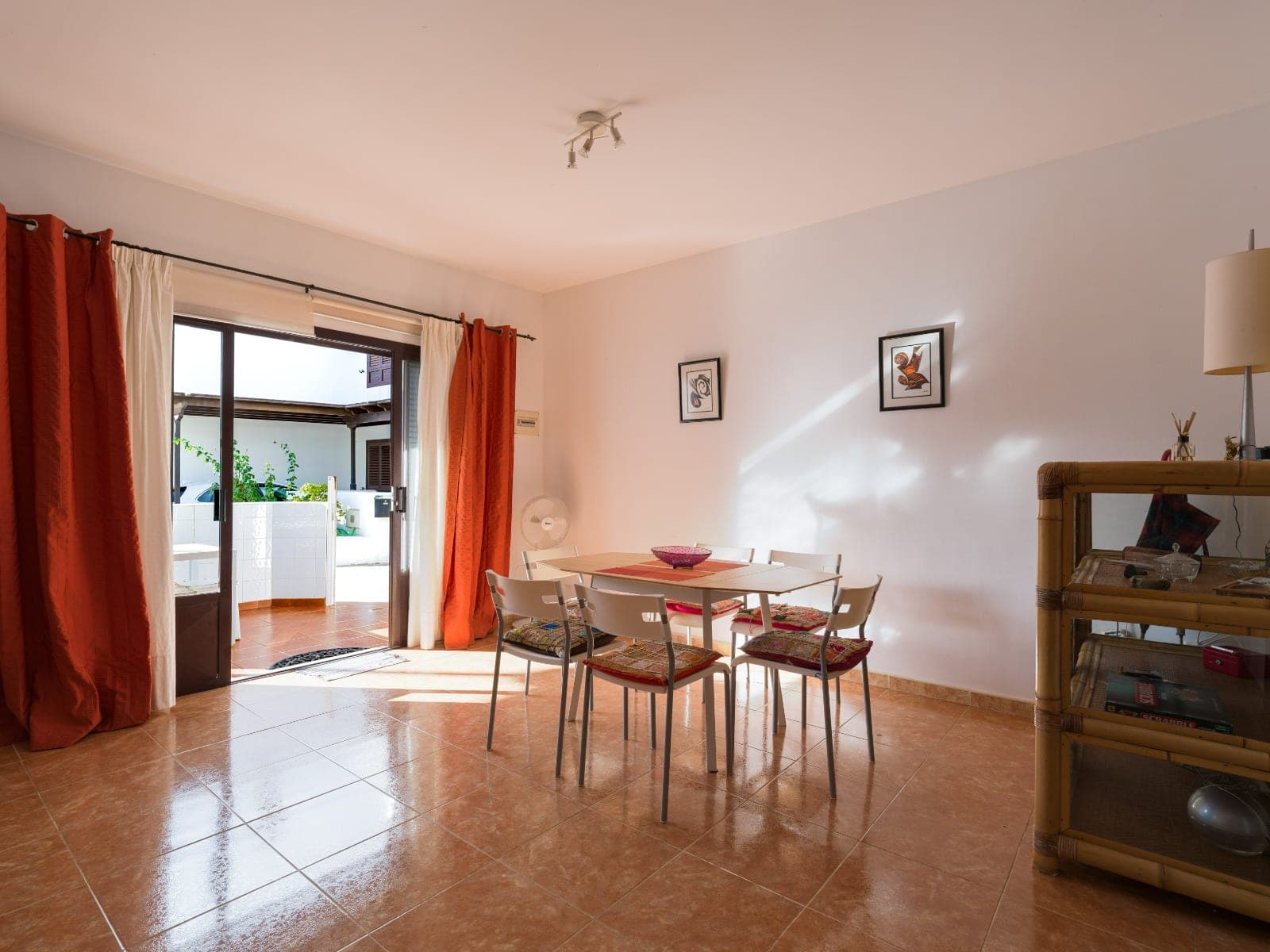CASA ADOSADA, 3 HABITACIONES, 2 BAÑOS, TERRAZA, PATIO Y BALCON, GARAJE PRIVADO — imagen 6