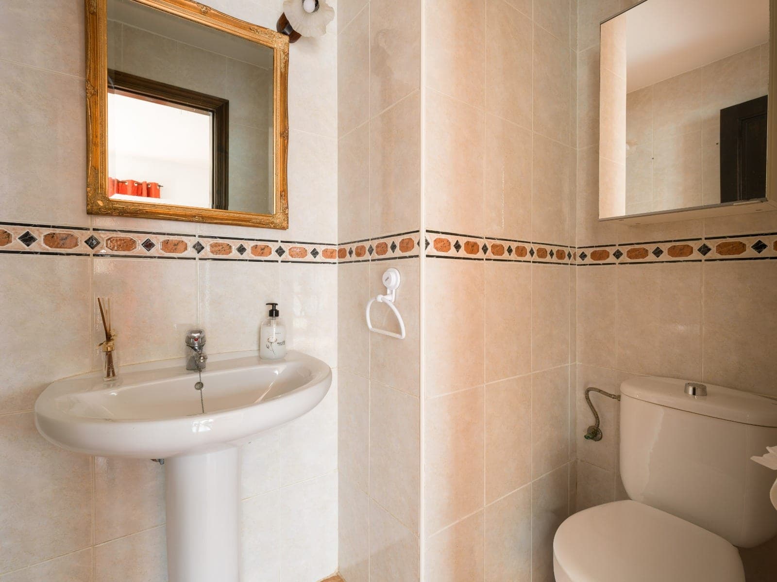 CASA ADOSADA, 3 HABITACIONES, 2 BAÑOS, TERRAZA, PATIO Y BALCON, GARAJE PRIVADO — imagen 8