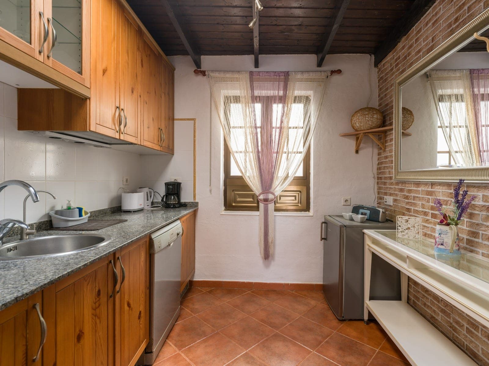 CASA ADOSADA, 3 HABITACIONES, 2 BAÑOS, TERRAZA, PATIO Y BALCON, GARAJE PRIVADO — imagen 11