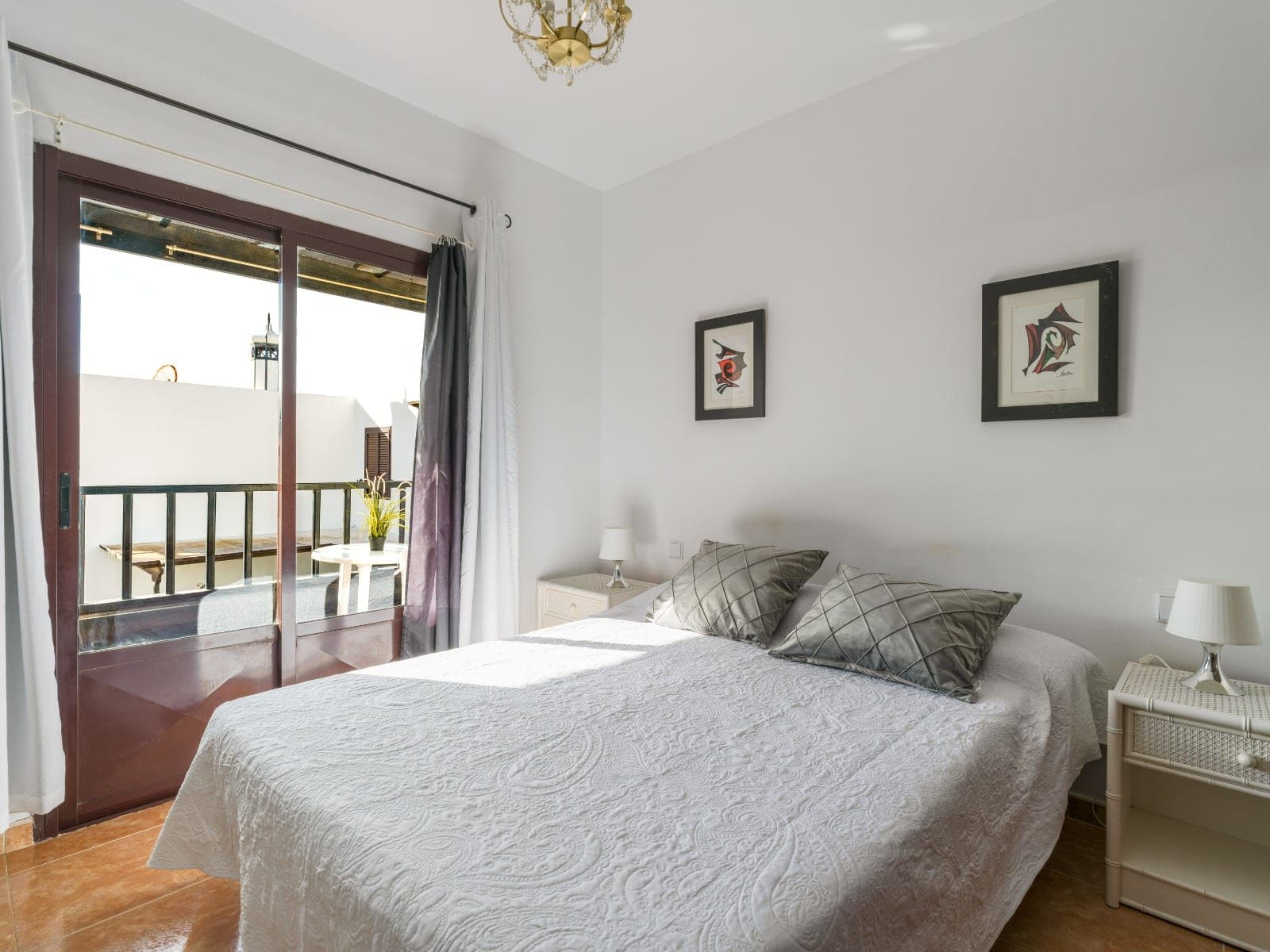 CASA ADOSADA, 3 HABITACIONES, 2 BAÑOS, TERRAZA, PATIO Y BALCON, GARAJE PRIVADO — imagen 24