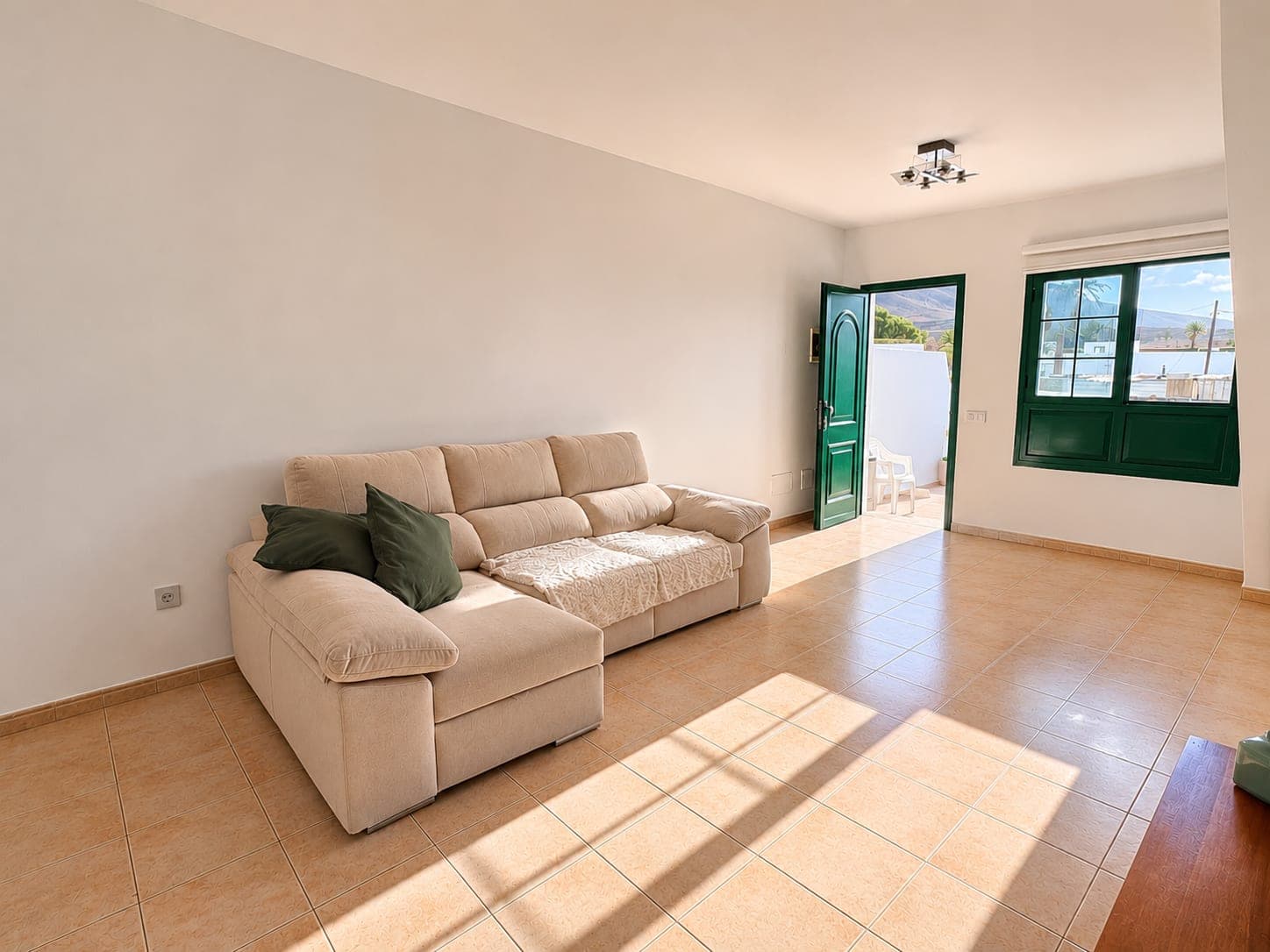 EXCELENTE PROPIEDAD TIPO DUPLEX DE 2 HABITACIONES Y 2 BAÑOS EN UGA - LANZAROTE — imagen 4