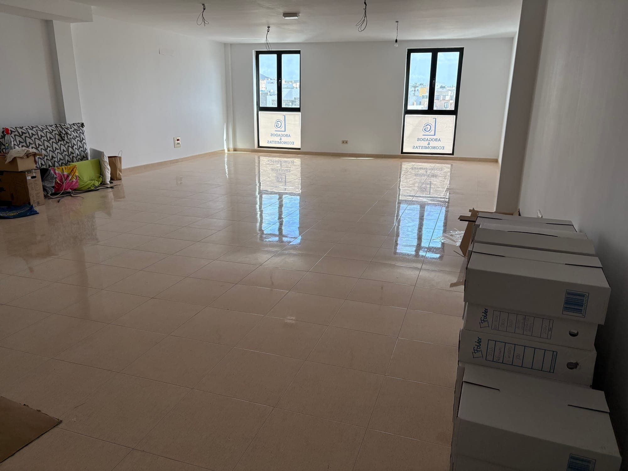 IMPORTANTE OFICINA EN ZONA CENTRICA DE ARRECIFE — imagen 3
